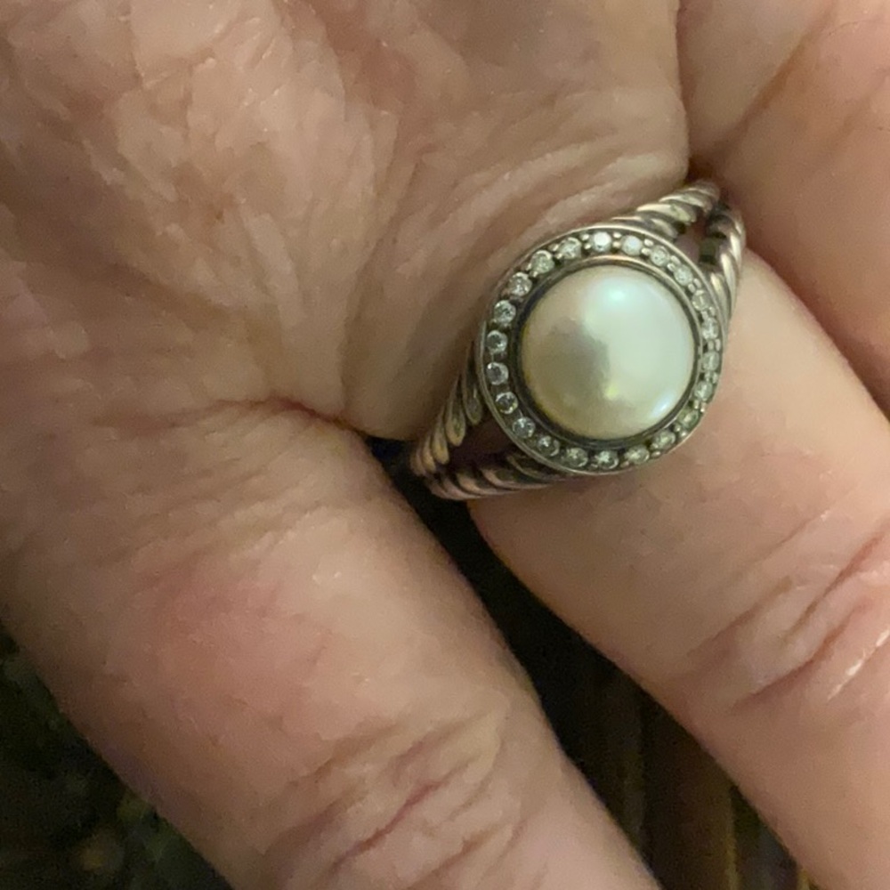 Elegant Silver Pearl Ring - Picture 4 of 6